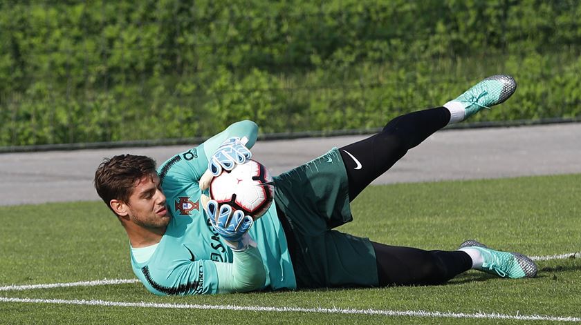 Cláudio Ramos durante um treino da seleção. Foto: António Pedro Santos/Lusa