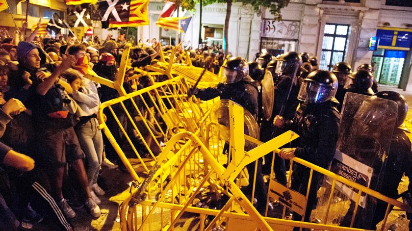 Os separatistas estimam que mais de 50.000 manifestantes estiveram nas ruas de Barcelona. Foto: Robin Townsend/EPA