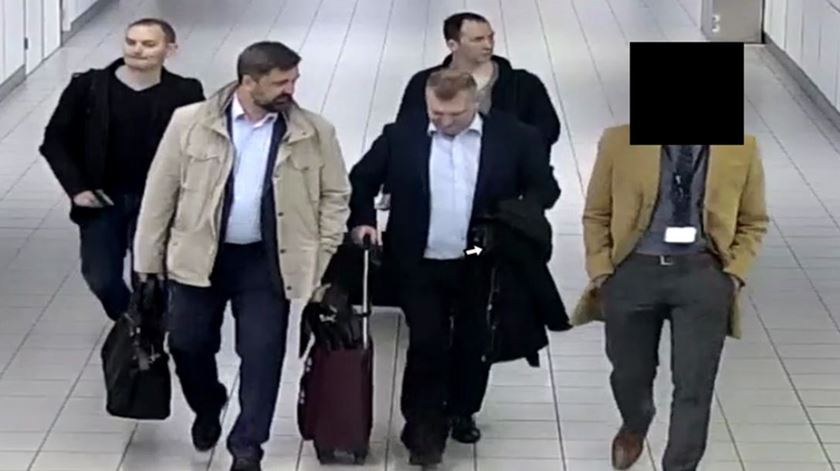 Agentes russos no aeroporto de Amsterdão. Foto: Governo da Holanda