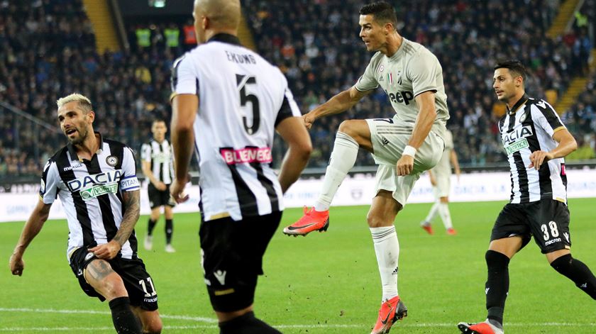 Cristiano Ronaldo marca Udinese. Foto: Stefano Lancia/EPA