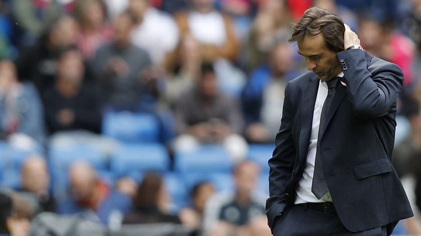 O treinador do Real Madrid não esconde a frustração. Foto: Javier Lizon/EPA