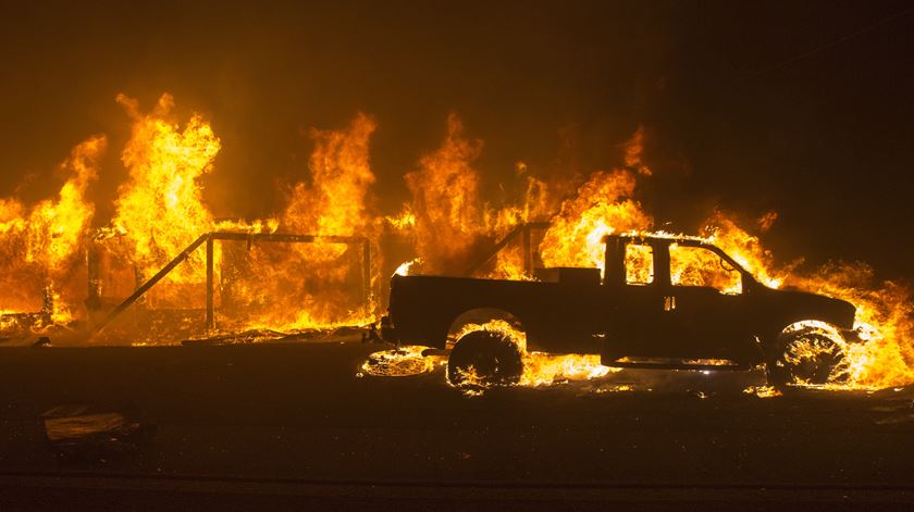 Incêndios na Califórnia não foram esquecidos pelo Papa Francisco. Foto: Peter da Silva/EPA