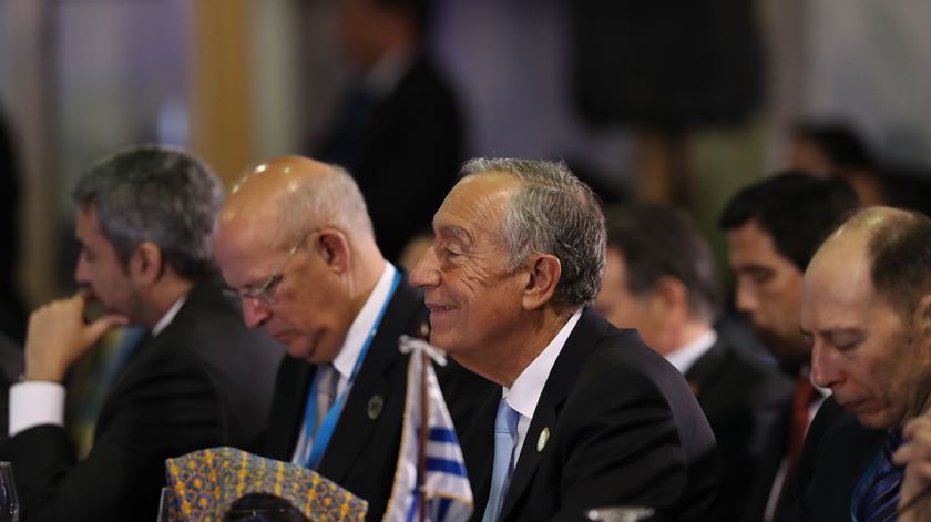 Marcelo na cimeira ibero-americana com Augusto Santos Silva. Foto: Rodrigo Sura/EPA