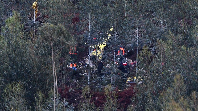 Destroços do helicóptero do INEM que se despenhou em Valongo, em 2018. Foto: Octávio Passos/Lusa