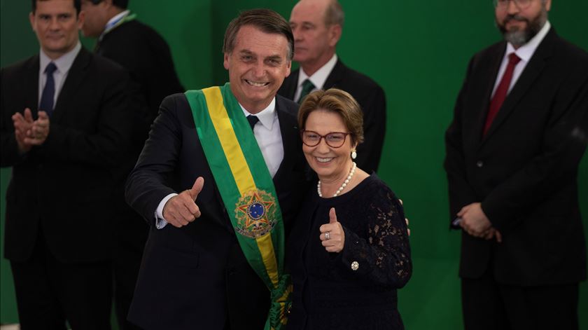 Bolsonaro com a nova ministra da Agricultura. Foto: Joedson Alves/EPA