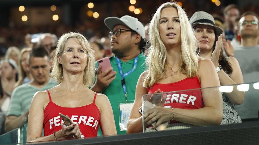 Satisfação entre os fans de Roger Federer. Foto: Ritchie Tongo/EPA