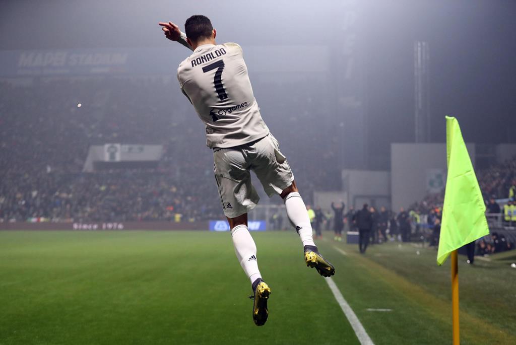 Cristiano Ronaldo recebe prêmio de melhor jogador do século em Dubai, futebol internacional