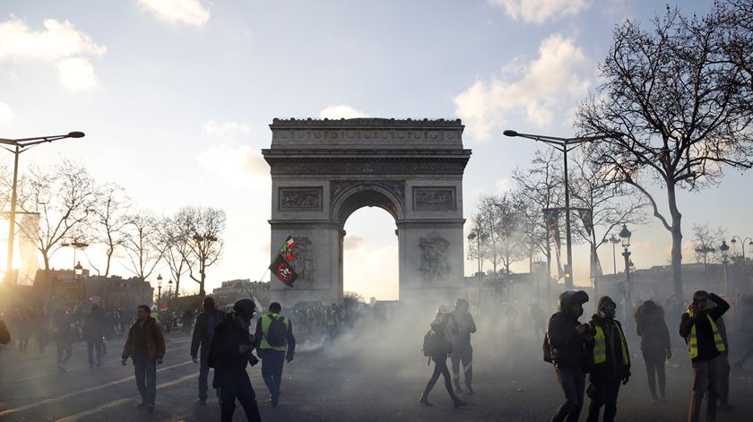 Paris tem sido palco de protestos organizados pelo movimento há 18 semanas consecutivas. Foto: Yoan Valat/EPA