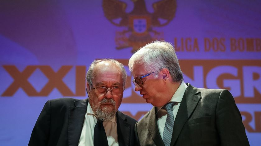 Jaime Marta Soares e Eduardo Cabrita,  noº Congresso Extraordinário da Liga dos Bombeiros Portugueses. Foto: Paulo Novais/Lusa