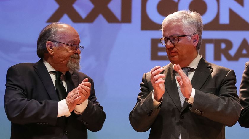 O presidente da Liga de Bombeiros Portugueses, Jaime Marta Soares, e o ministro da Administração Interna, Eduardo Cabrita, durante a sessão de abertura 21.º Congresso Extraordinário da Liga dos Bombeiros Portugueses Foto: Paulo Novais/Lusa