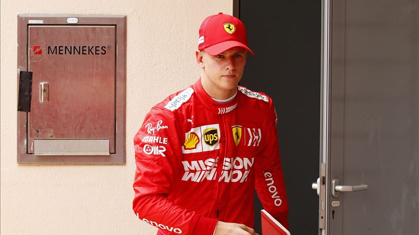 Mick pilotou pela primeira vez um Ferrari de Fórmula 1. Foto: Valdrin Xhemaj/EPA