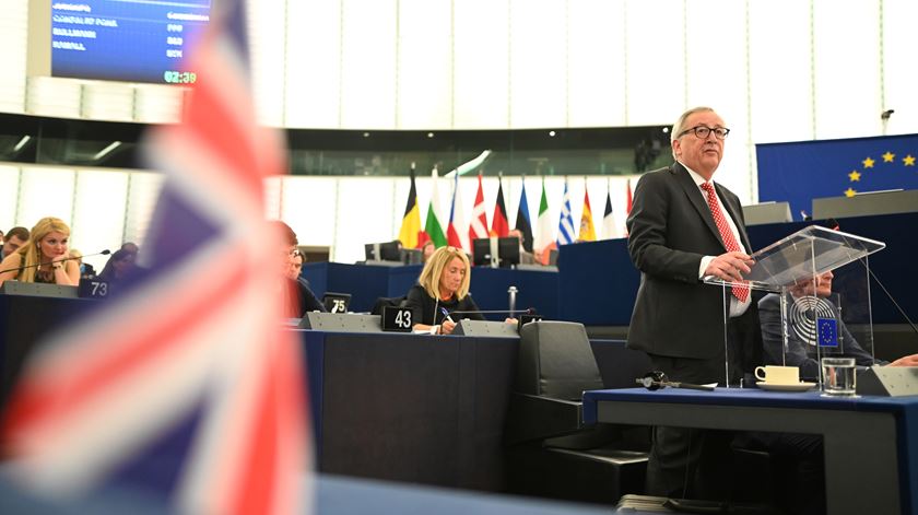 Jean-Claude Juncker não quer ver a bandeira do Reino Unido nas discussões sobre o futuro da Europa. Foto: Patrick Seeger/EPA