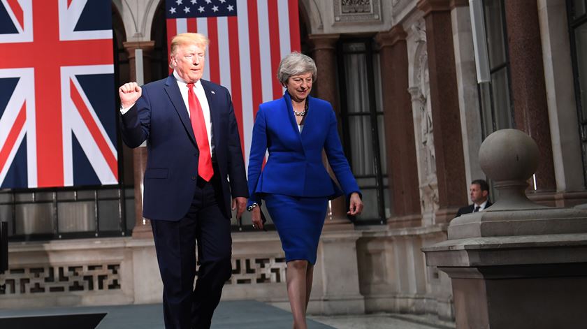 Donald Trump recebido por Theresa May durante a visita desta semana ao Reino Unido. Foto: Neil Hall/EPA