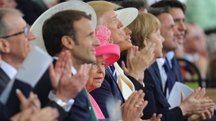 Emmanuel Macron, Donald Trump, a Rainha Isabel II de Inglaterra e Angela Merkel foram alguns dos líderes que marcaram presença. Foto: EPA