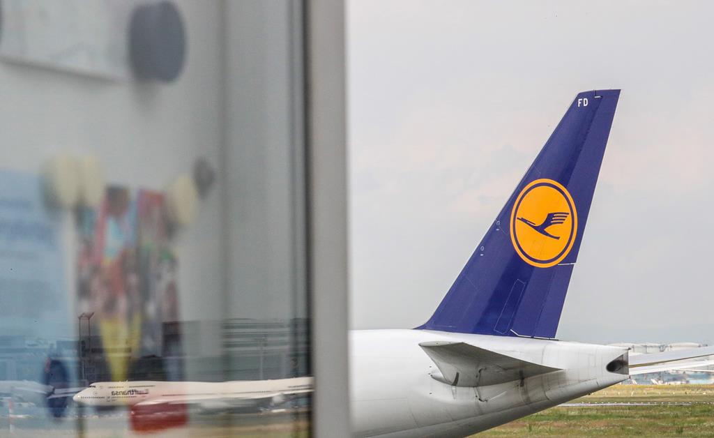 Só a Lufthansa admite a realização de quase 18 mil voos quase vazios. Foto: Armando Babani/EPA