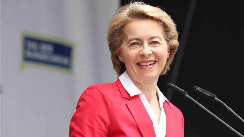 Ursula von der Leyen terá recebido com agrado a notícia do apoio de António Costa. Foto: Focke Strangmann/EPA