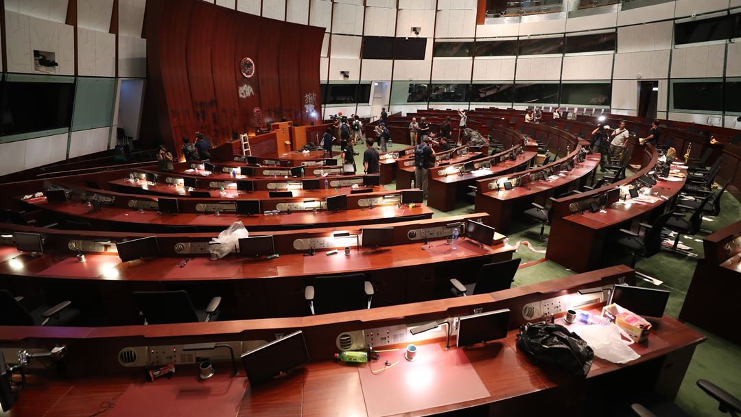 Vista do interior da câmara principal do Parlamento. Foto: Ritchie B. Tongo/EPA