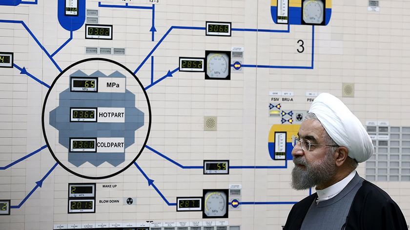 O Presidente do Irão, Hassan Rouhani, na central nuclear de Bushehr. Foto (arquivo): Gabinete presidencial do Irão/EPA