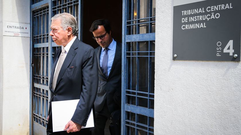Ex-presidente do BES à saída do tribunal esta segunda-feira. Foto: Manuel de Almeida/Lusa