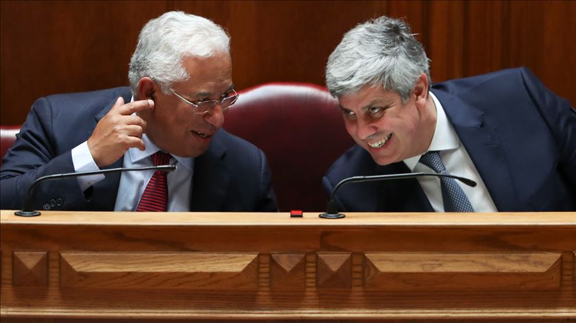 António Costa e Mário Centeno sem divergências, garante o primeiro-ministro. Foto: Manuel de Almeida/Lusa