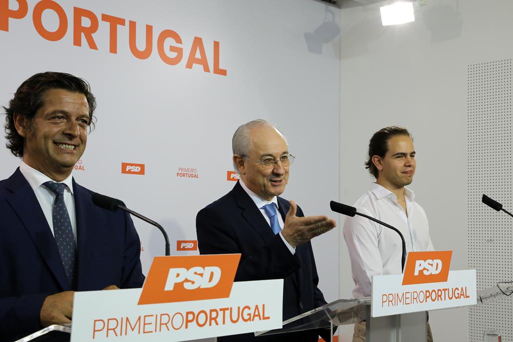 Salvador Malheiro (equerda) Rui Rio (centro) e Hugo Carvalho (direita). Foto: João Relvas/ Lusa