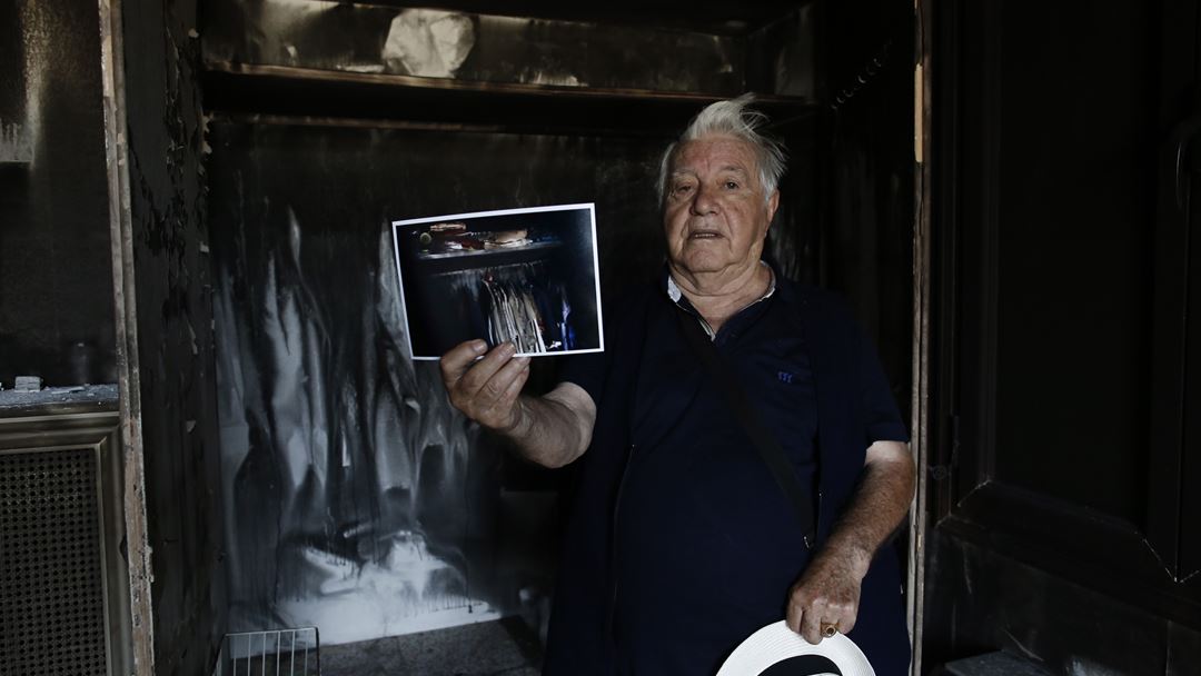 Um ano depois, Athanasios Kantonas, de 83 anos, ainda não conseguiu reconstruir a casa.