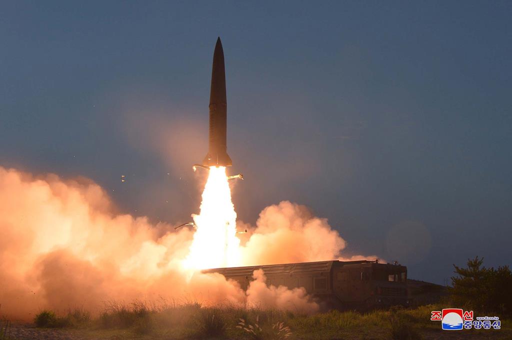 Coreia do Norte lança míssil Foto: KCNA