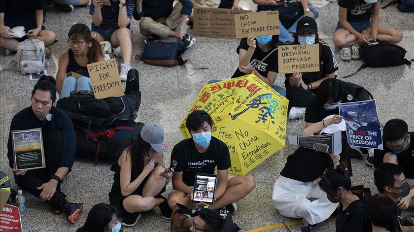 O governo de Hong Kong já suspendeu na lei da extradição, mas a população ainda protesta em favor da manutenção da democracia no território. Foto: Jerome Favre/EPA
