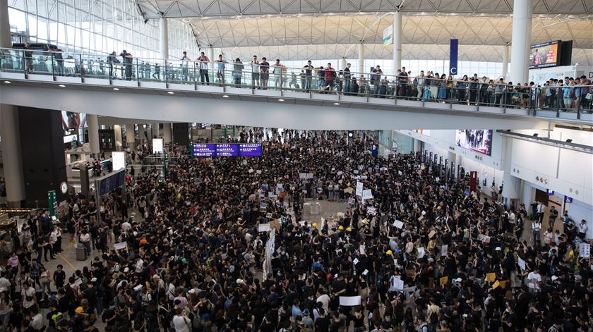Carrie Lam, chefe executiva do governo de Hong Kong, classificou os manifestantes como vândalos. Foto: Jerome Favre/EPA