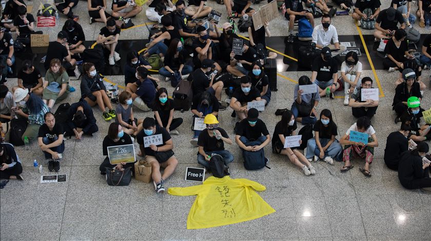 Pequim já avisou que se o governo de Hong Kong pedir pode enviar o exército popular para parar com os protestos. Foto: Jerome Favre/EPA