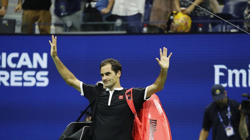 Federer despede-se até dos "courts" até junho. Foto: Jason Szenes/EPA