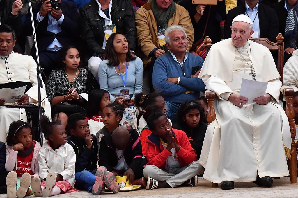 Papa Francisco durante uma visita a Madagáscar, uma das regiões do mundo mais afetadas pelas alterações climáticas. Foto: Luca Zennaro/EPA