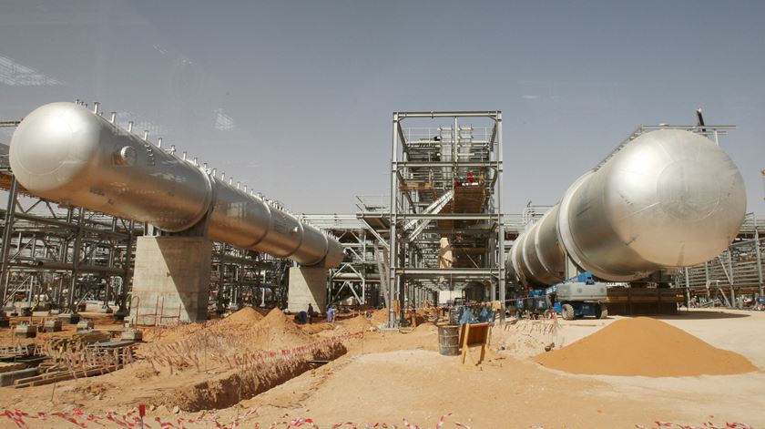 Petrolífera em Aramco. Foto: EPA