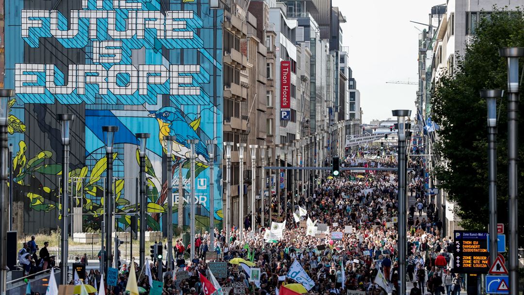 Milhares de pessoas saíram à rua em Bruxelas. Foto: Stephanie LeCocq/EPA