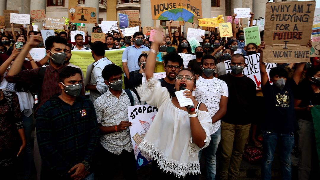Bangalore, Índia, um dos países mais afetados pela poluição e alterações climáticas. Foto: Jagadeesh NV/EPA