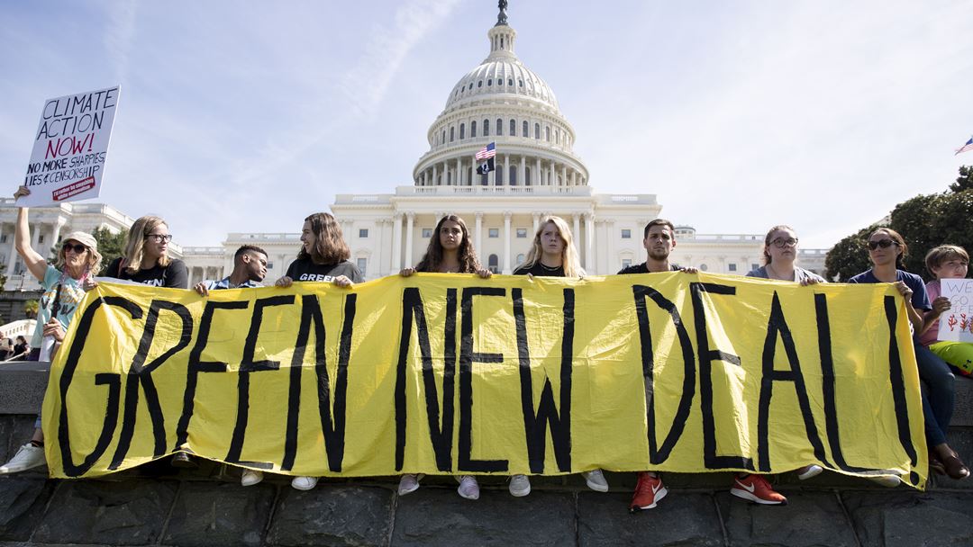 Jovens pedem um "Novo Contrato Verde" junto ao Capitólio, Washington. Foto: Michael Reynolds/EPA