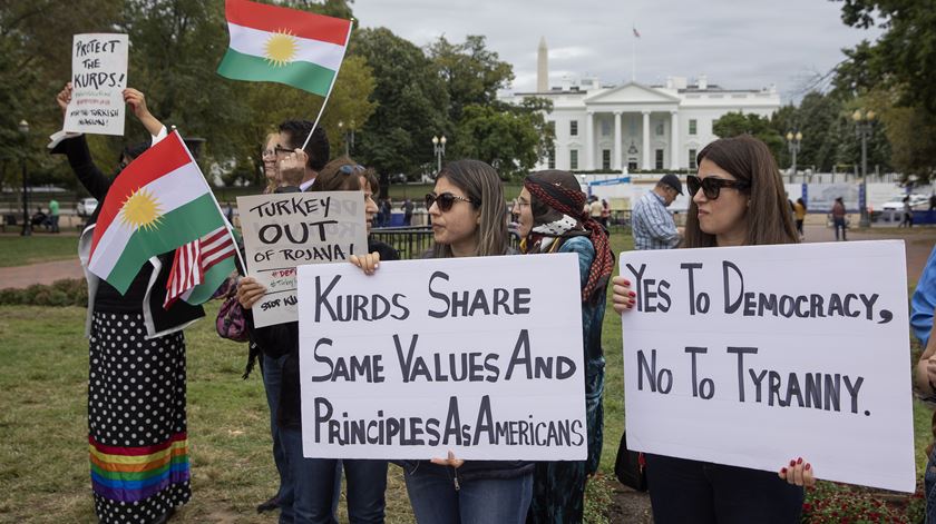 Protesto pró-curdo em frente à Cas aBranca. Foto: Erik S. Lesser/EPA