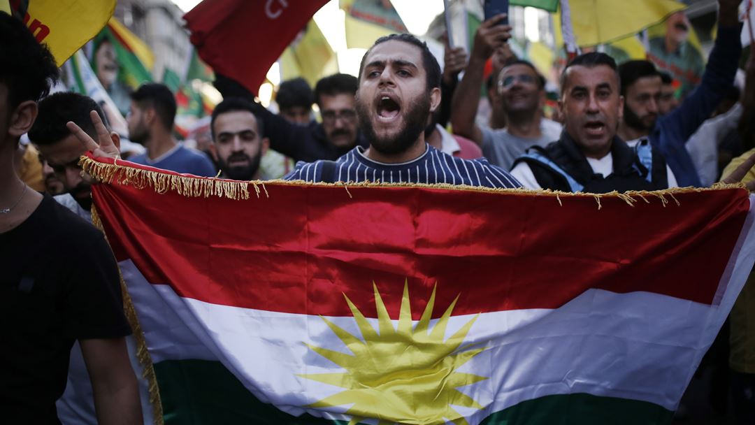 Curdos protestam em Atenas, Grécia. Foto: Yannis Kolesidis/EPA