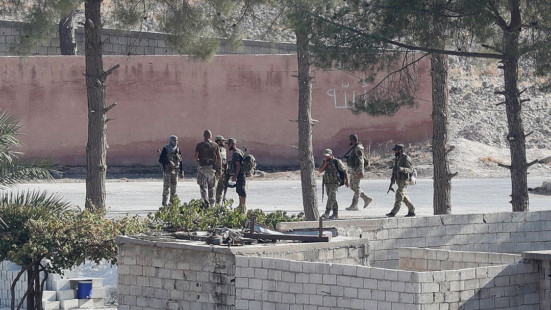 Milícia síria apoiada pela Turquia na cidade de Tal Abyad. Foto: Erdem Sahin/EPA