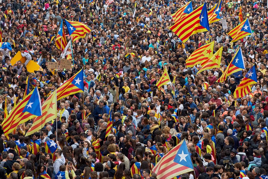 Protestos de 2019 na Catalunha contra sentença prisão independentistas. Foto: David Borrat/EPA (arquivo)