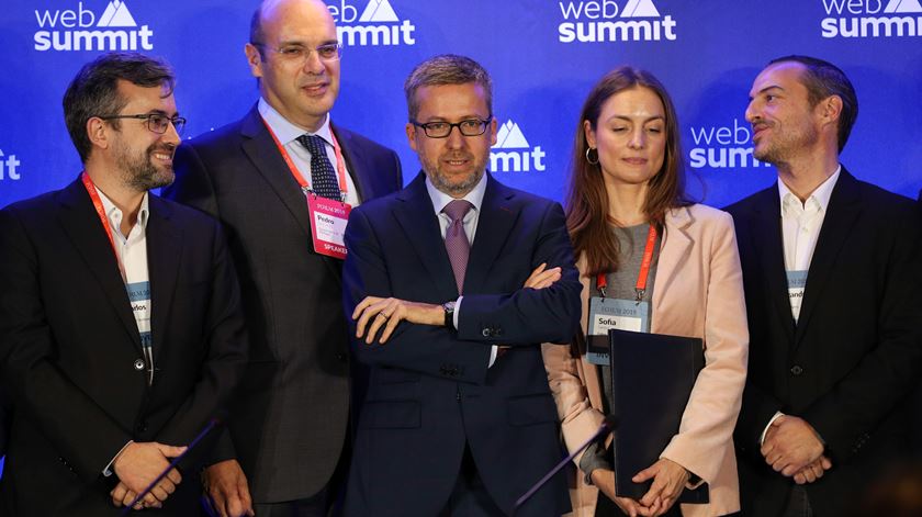 Carlos Moedas (ao centro) na sua última Web Summit na qualidade de comissário europeu. Foto: António Cotrim/Lusa