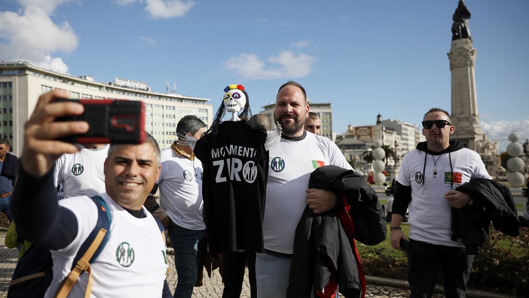 Camisolas do Movimento Zero vendidas a um euro. Foto: José Sena Goulão/Lusa