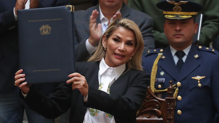 Jeanine Áñez promulga lei para a realização de novas eleições na Bolívia Foto: Rodrigo Sura/EPA