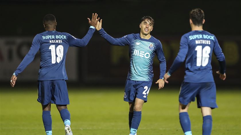 Saravia com Mbemba e Uribe. FC Porto. Foto: Miguel A. Lopes/Lusa