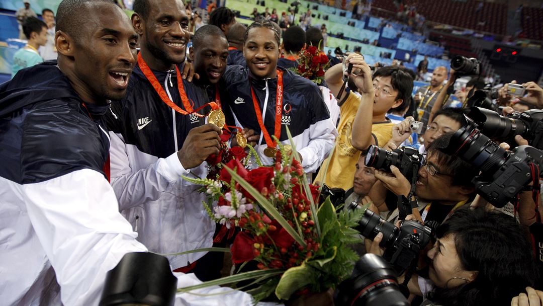 Kobe Bryant, Lebron James, Dwane Wade e Carmelo Anthony. Medalha ouro Jogos Olímpicos Pequim, em 2008. Foto: Kerim Okten/EPA