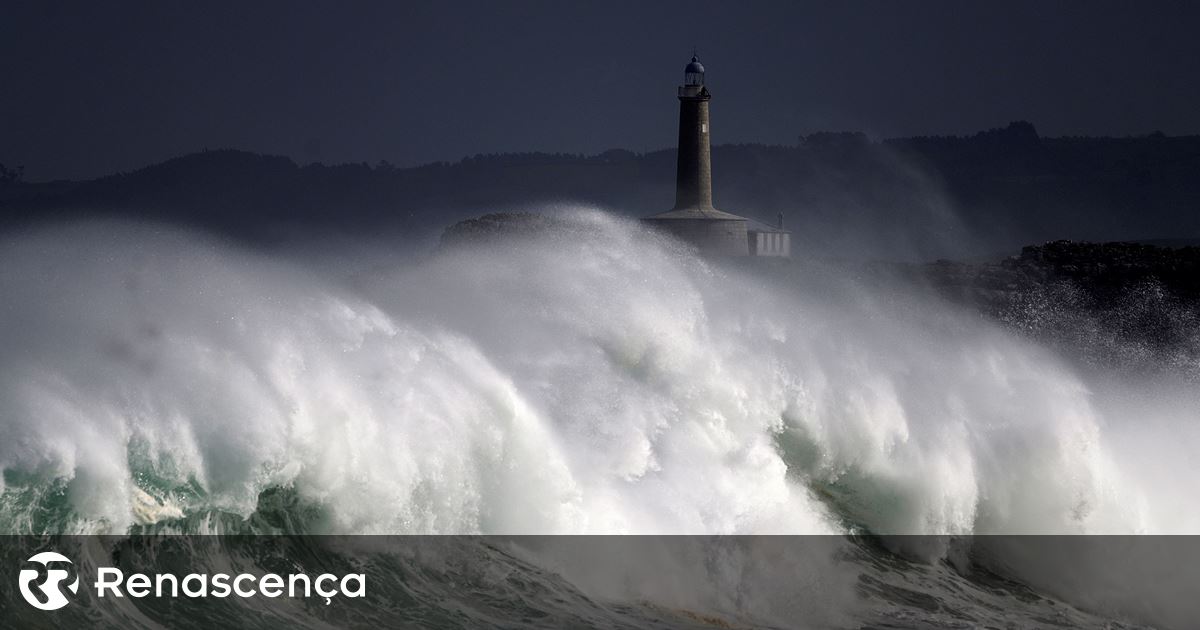 Agitação marítima põe sete distritos sob aviso amarelo