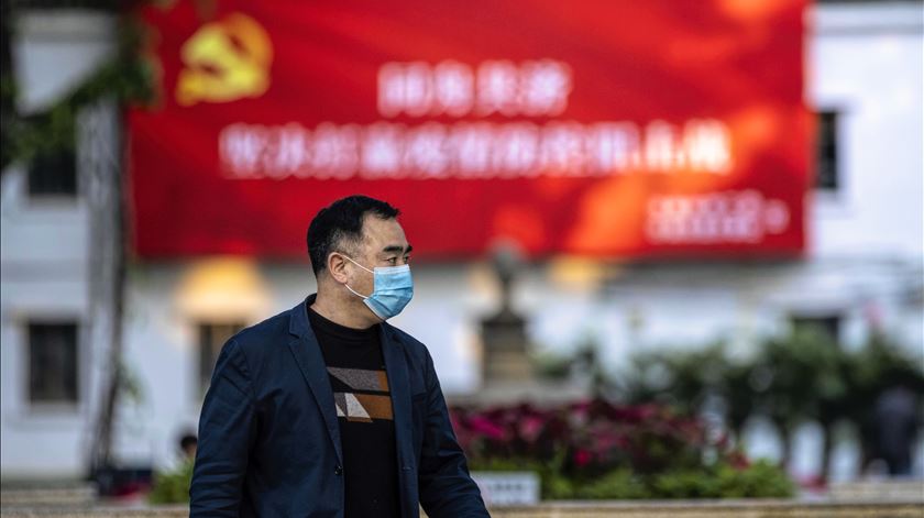 Chineses reerguem-se, aos poucos, da pandemia da Covid-19. Foto: Alex Plaveski/EPA