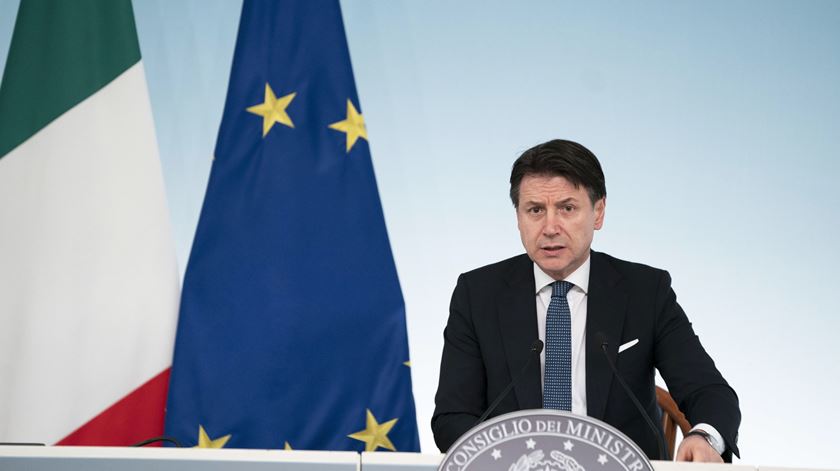 Primeiro-ministro de Itália, Giuseppe Conte, defende criação de instrumento de dívida comum. Foto: Filippo Attili/EPA