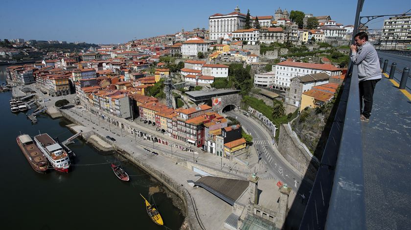 Rui Moreira garante que feirantes vão continuar a vender na Ribeira do Porto