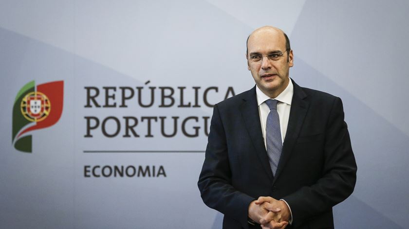 Ministro da Economia, Pedro Siza Vieira, falou à imprensa no final da reunião. Foto: Rodrigo Antunes/Lusa